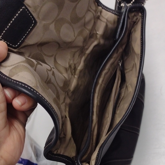 Coach Black Leather Shoulder Bag with Buckle Closure - Picture 3 of 15